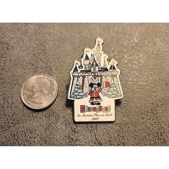 Disney Limited Edition Mickey Mouse Christmas Pin - Picture 3 of 4